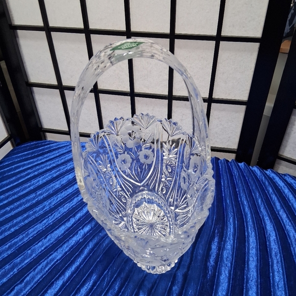 Elegant Crystal Basket with Floral Design - Picture 9 of 16